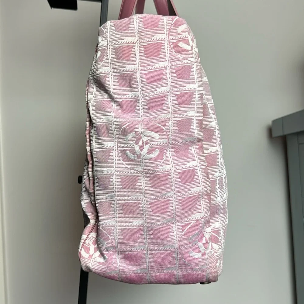 Chanel vintage travel line tote in pink and white